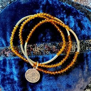 Oregon Ducks Bracelet - Beaded with Metal Accents and Oregon Ducks Charm
